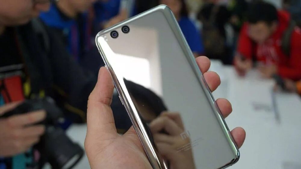 Зеркальное защитное стекло зеркальное iphone 7. Iphone 14 pro max gift for girlfriend. Зеркальный коммуникатор. Xiaomi mi 6 bright silver discovery edition. Зеркальные смартфоны.