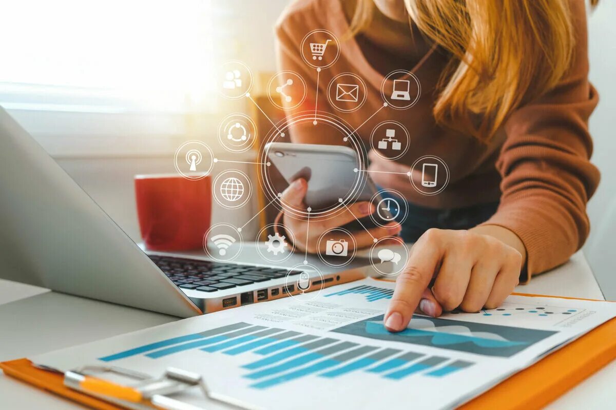 Работа с клиентами в социальных сетях. Smm продвижение в социальных сетях. продвижение в соцсетях картинки. продвижение бизнеса в соц сетях. smm специалист.