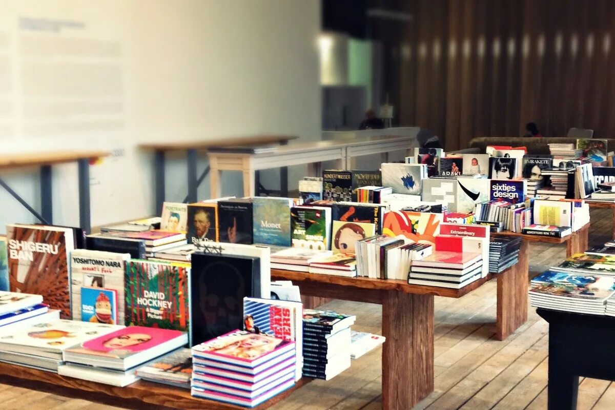 Expat библиотека. «daunt books marylebone» лондон книжный магазин. The books in this shop are. The books in this shop are. Second hand book store.