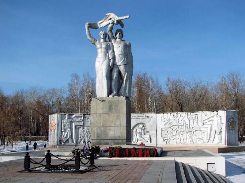 Памятник брусницыну в березовском. Памятник березовский свердловская. Парк победы березовский свердловской. Памятник льву брусницыну в березовском. Парк победы березовский свердловской.