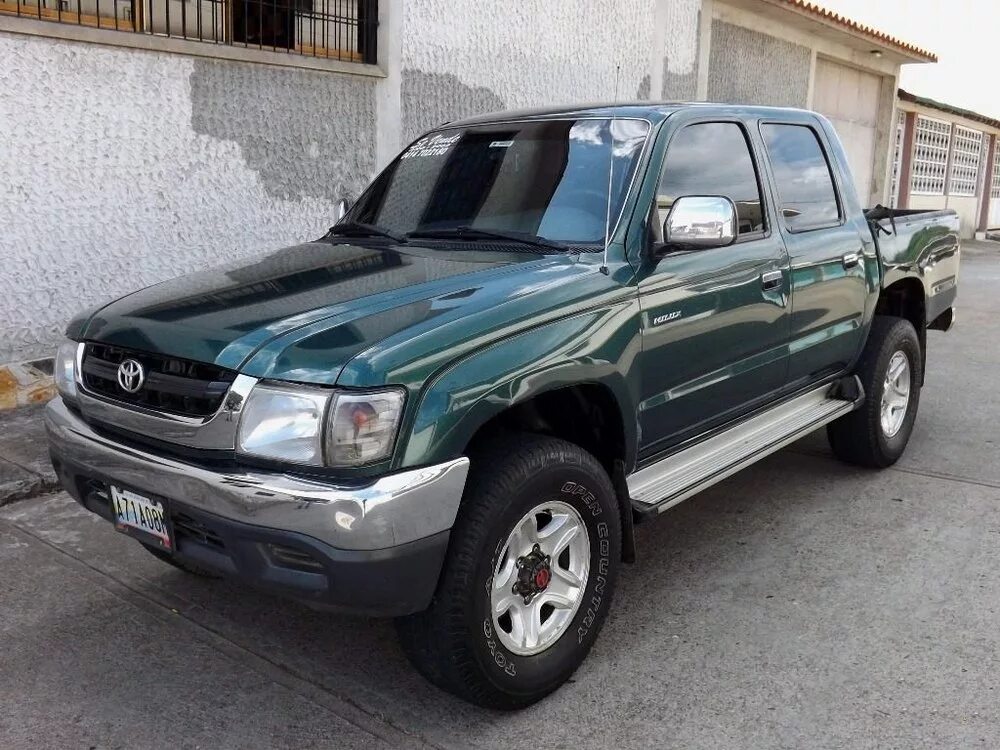 Тойота хайлюкс бу купить на авито. Toyota Hilux 2003. Toyota Hilux Pickup 2003. Тойота Хайлюкс 2004. Toyota Hilux 2.4td.