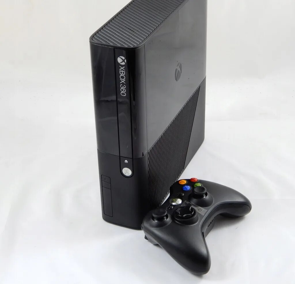 Xbox 360 slim freeboot. Хбокс 360 слим 500гб. Xbox 360 slim e. Иксбокс 360 слим. Игровая приставка xbox 360 250gb.
