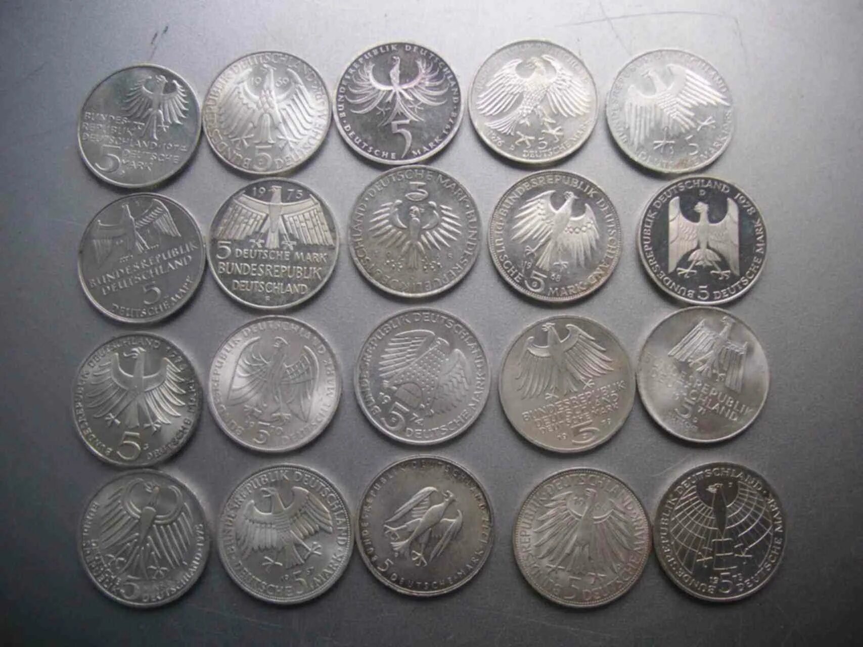 Монеты из серебра. Немецкие монеты серебро. Старинные немецкие серебряные монеты. Немецкие мундиры серебро монеты. Авито монета серебро