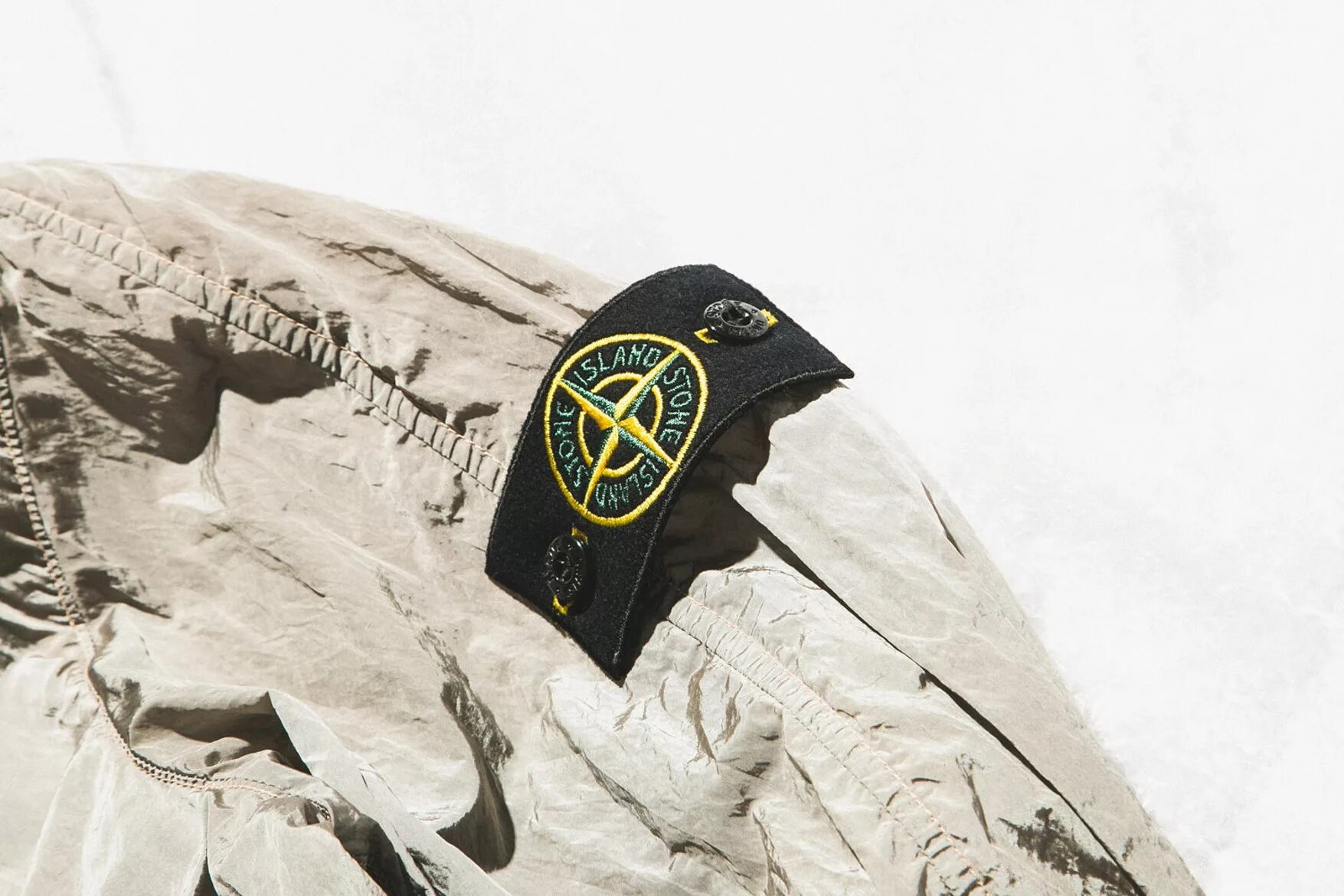 Сс море. Stone Island ss18. Стон Исланд 1920. Медведь стон Исланд. Мишка стон Айленд.