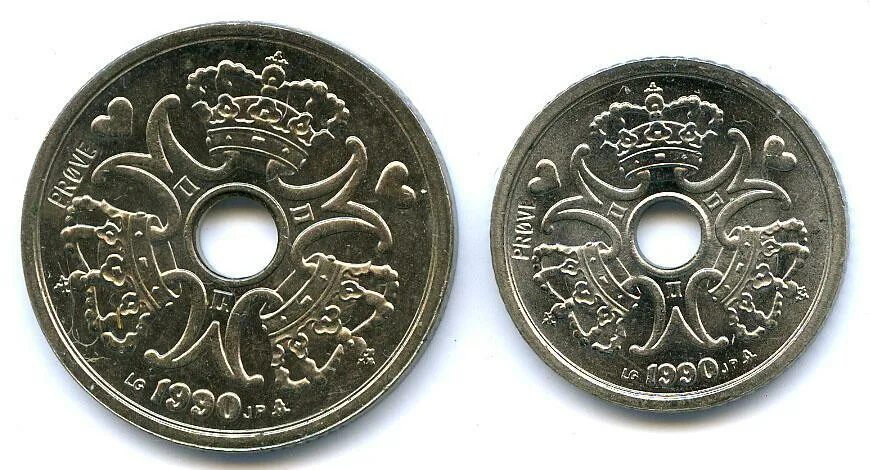 Монета с дыркой. Китайские монеты с круглой дыркой. Китайская монета с круглым отверстием. Монеты с отверстием