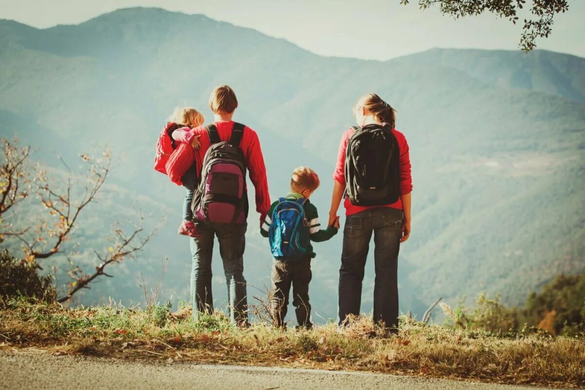 Mountain child. Путешествие с детьми. Путешествие с семьей. Горы для детей. Дети в походе.