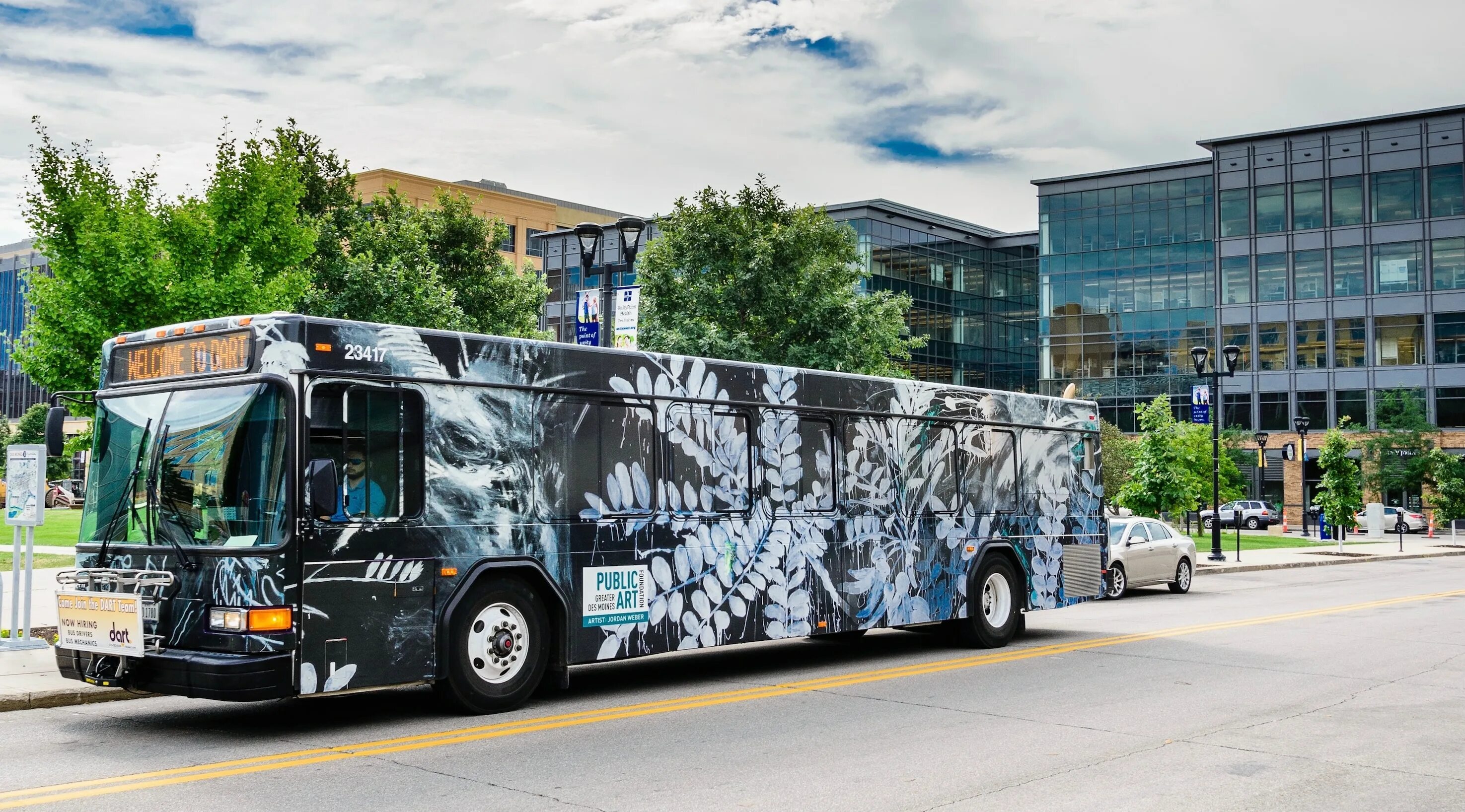 Snakeybus. Автобус змейка. Bus snake. Snake bus. Креативная реклама на авто.