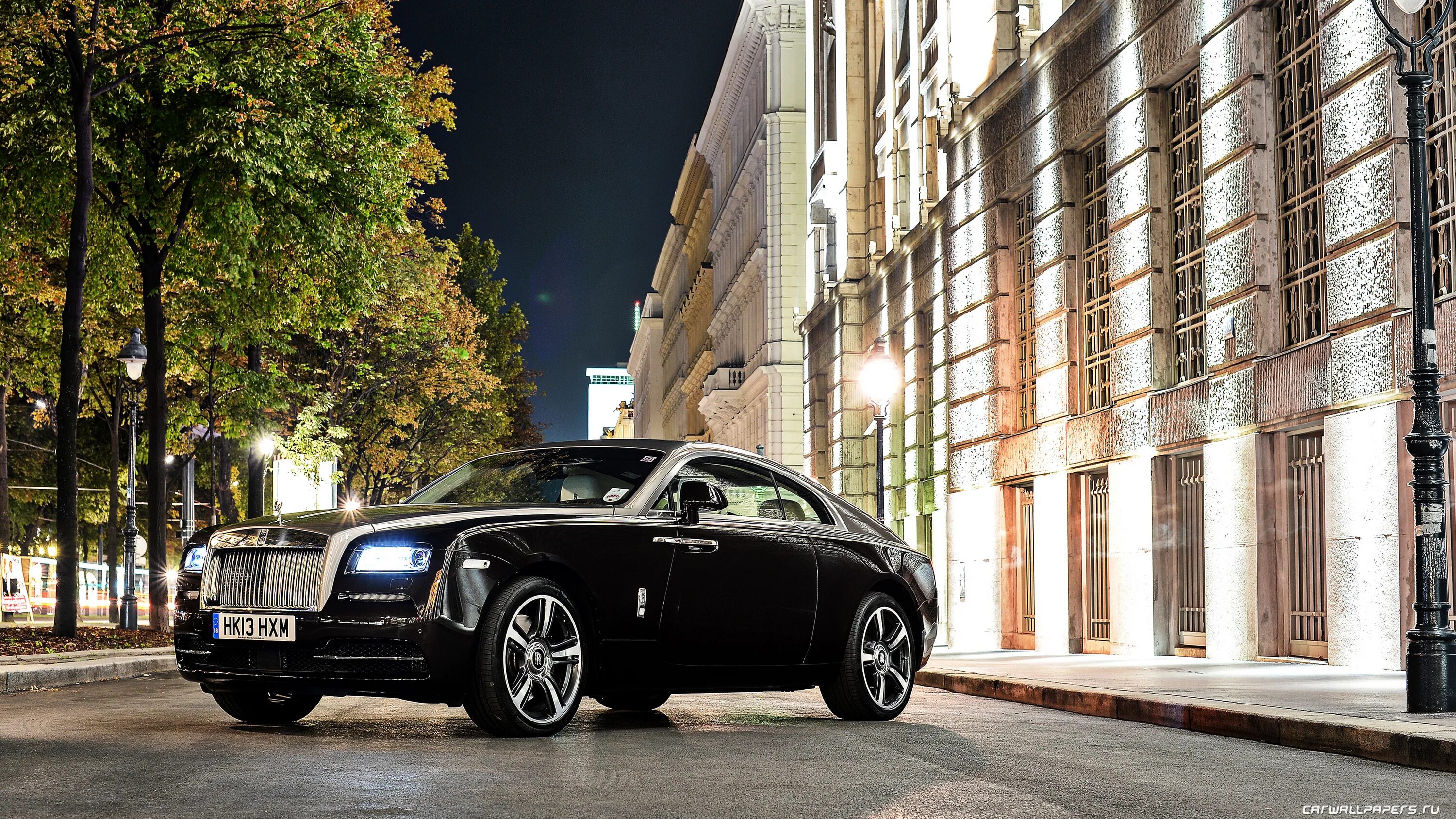 Роллс ройс драйв. Автомобили Rolls-Royce Wraith. Rolls-Royce Wraith (2013). Завод Роллс Ройс в Великобритании. Машина Rolls Royce Фантом.