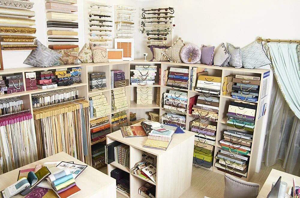 стол-стеллаж для салона штор. Bunny home рязань магазин для рукоделия владелец. магазин рукодельница тверь проспект победы 46/30. рукоделие магазин вакансии. магазин рукодельница.