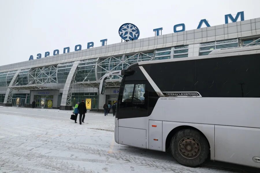 Автобусы аэропорт толмачево новосибирск барнаул. Толмачево 2022. Аэропорт Толмачево Новосибирск. Аэропорт Толмачево 2000 год. Аэропорт Новосибирск фото 2022.