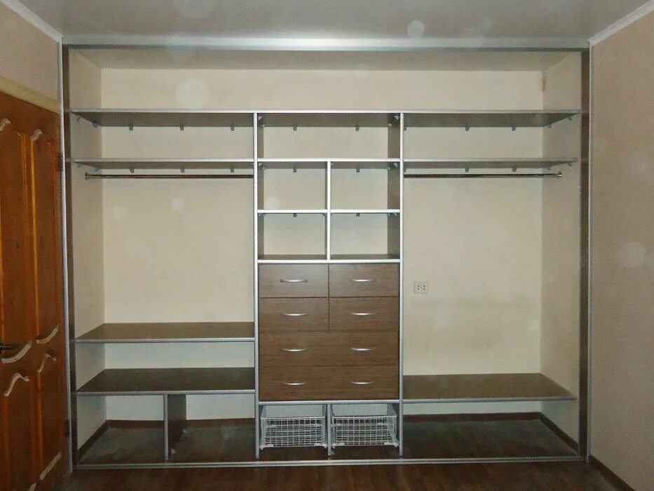 Как сделать шкаф внутри. Шкафы стенли наполнение. Шкаф купе внутри. Встроенный шкаф внутри. Наполнение шкафа купе.