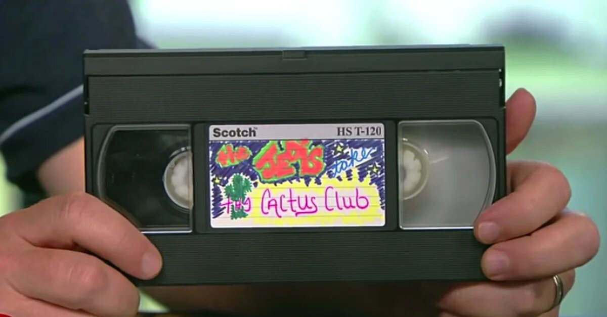 Покажи кассеты. Видеокассета VHS Pioneer. Видеомагнитофон и видеокассета. Кассета для видеомагнитофона. ВХС кассеты.