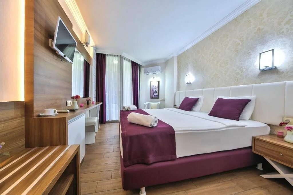 Самый дорогой отель в алании. Buyuk hotel аланья. Alanya buyuk отзывы. Кафе с видом на аланию. Ваза отель алания.