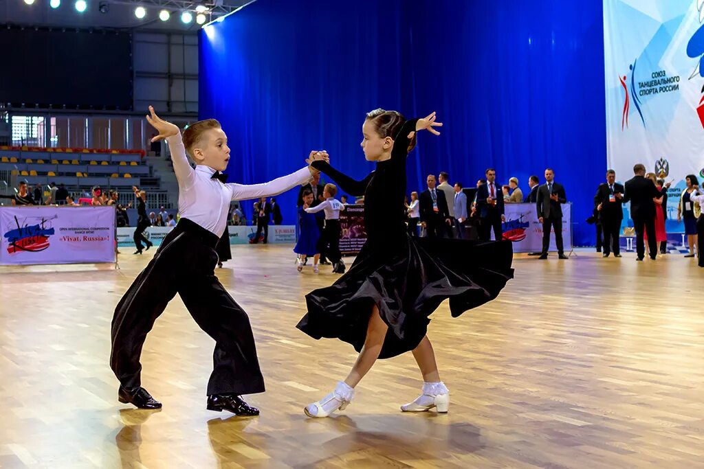 ансамбль престиж красноярск. бальные танцы михаил гребенюк и екатерина. спортивные бальные танцы взрослые. спортивные бальные танцы. селиванов пехтерева бальные танцы.