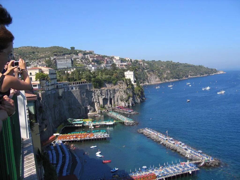 Сорренто италия. Читта ди сорренто италия. Неаполитанский залив. Глызин соренто. Неаполь залив.