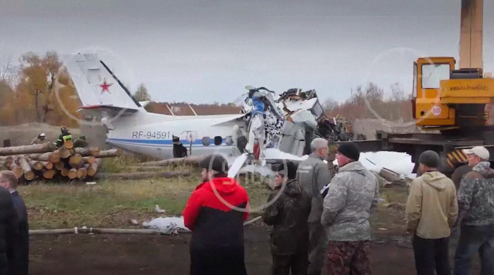 Упавший самолет список погибших. Шасси л-410. В Татарстане упал самолет с парашютистами. Крушение самолета в Мензелинске.