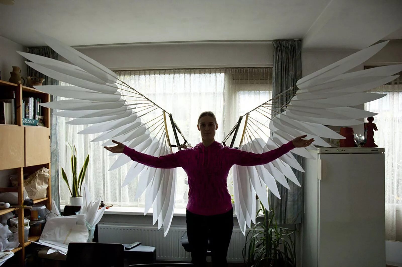 Крылья своими руками видео. Механические Крылья для человека. Механические Крылья ангела. Человек с крыльями. Искусственные Крылья для человека.