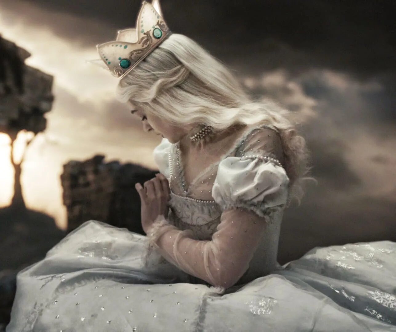 Принцесса чудес. Белая Королева Алиса в стране чудес. Белая Королева из Алисы в стране чудес. Принцесса Мирана белая Королева.