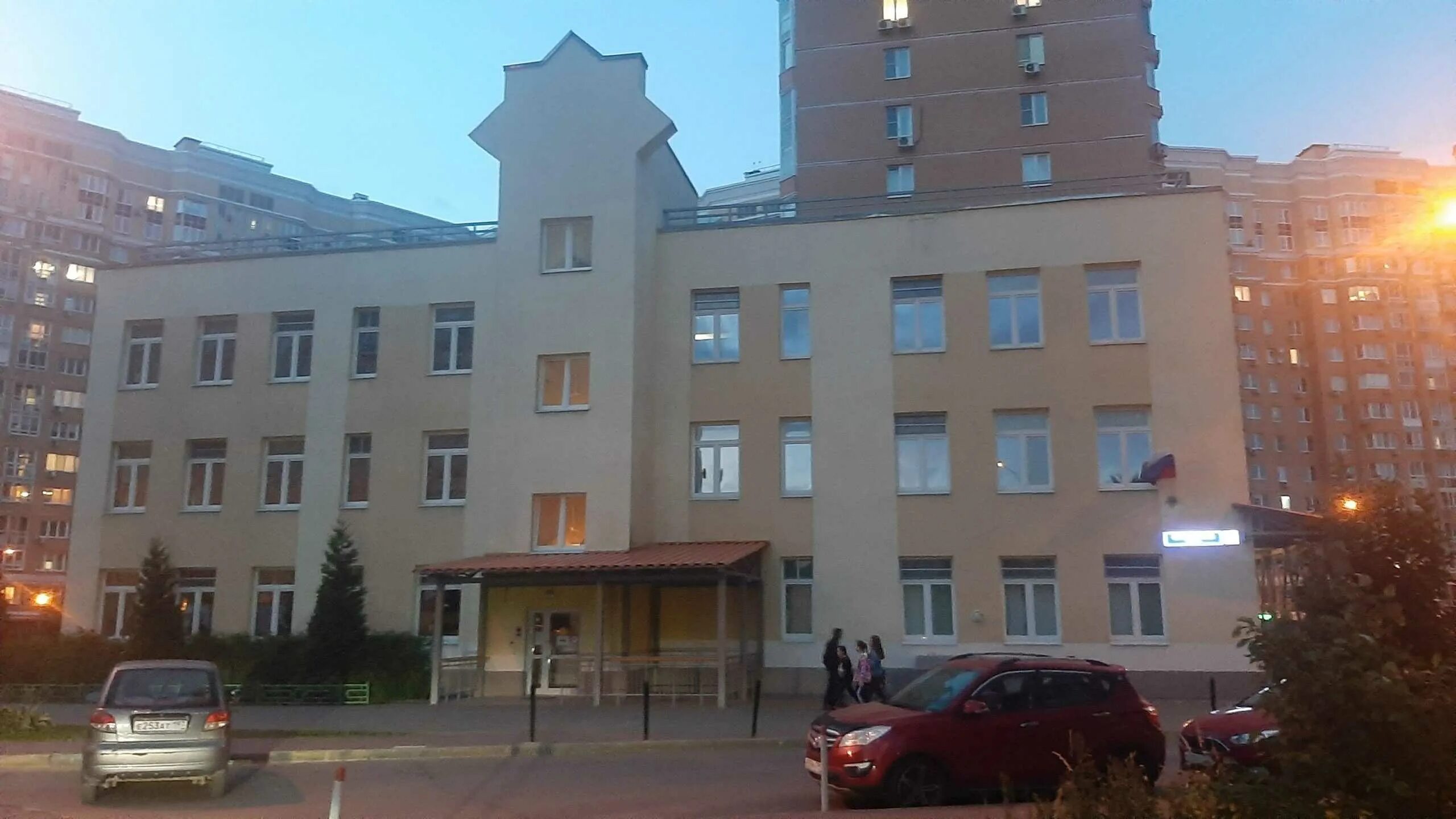 Москва 6 радиальная 3 к7 царицыно школы детские сады. Новая школа москва мосфильмовская улица. Здание №6 и №8. Сад 6 радиальная. 6-я радиальная улица 3к1.