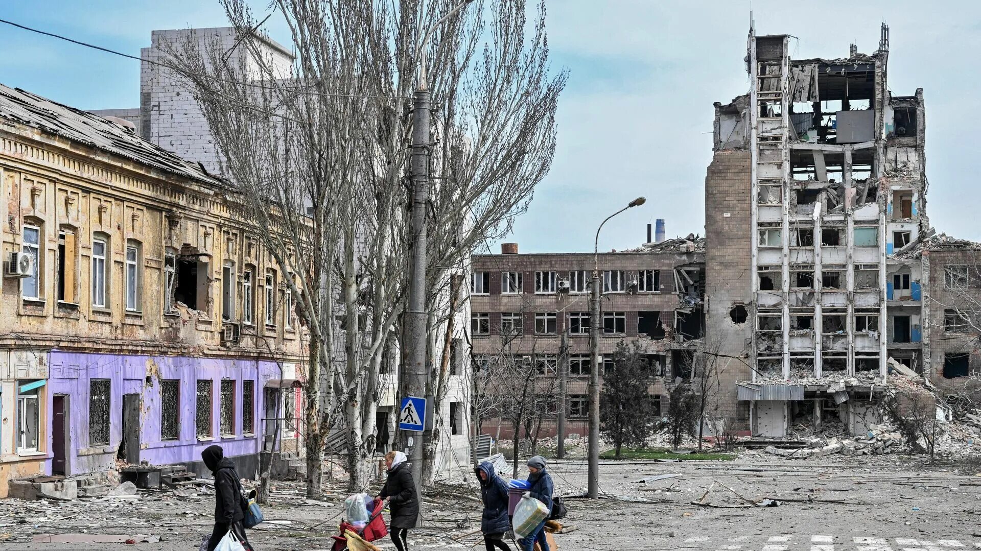 Мариуполь до и после. Город мариуполь 2025. мариуполь центр города разрушения. мариуполь центр 2025. мариуполь апрель 2025.
