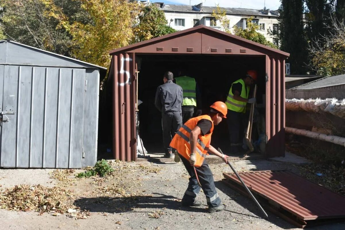 Гараж гск кардан. Сносят гаражи. Снос капитальных гаражей. Сносят гаражи. Снос капитальных гаражей.