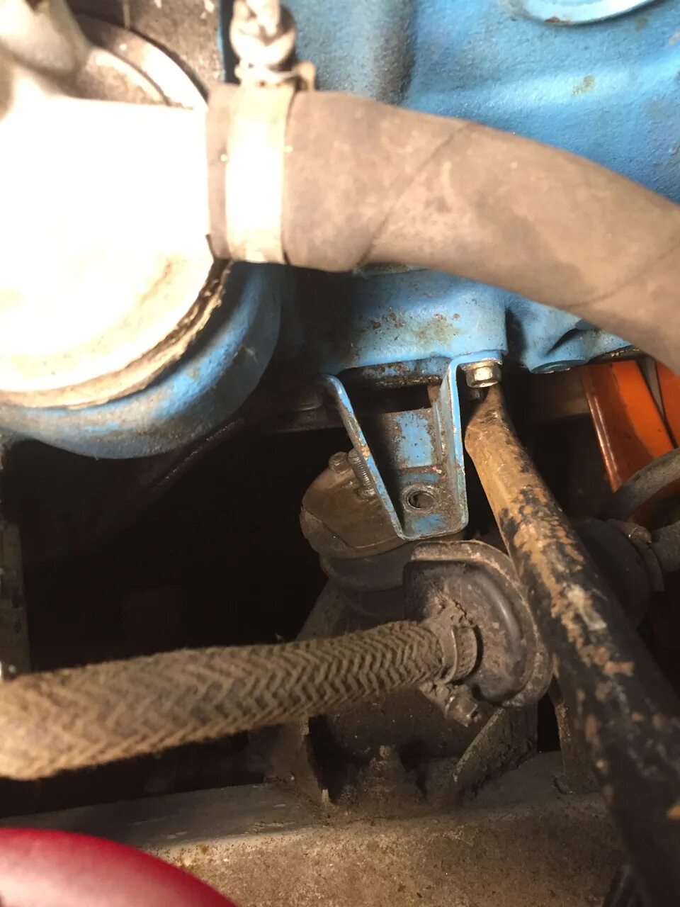 Крепление подушки двигателя ваз 2110 8 клапанов. Опора двигателя ваз 2110 16 клапанов нижняя. Заменить подушку двигателя ваз. Заменить подушку двигателя ваз. Подушка двигателя гранта 8 клапанная.