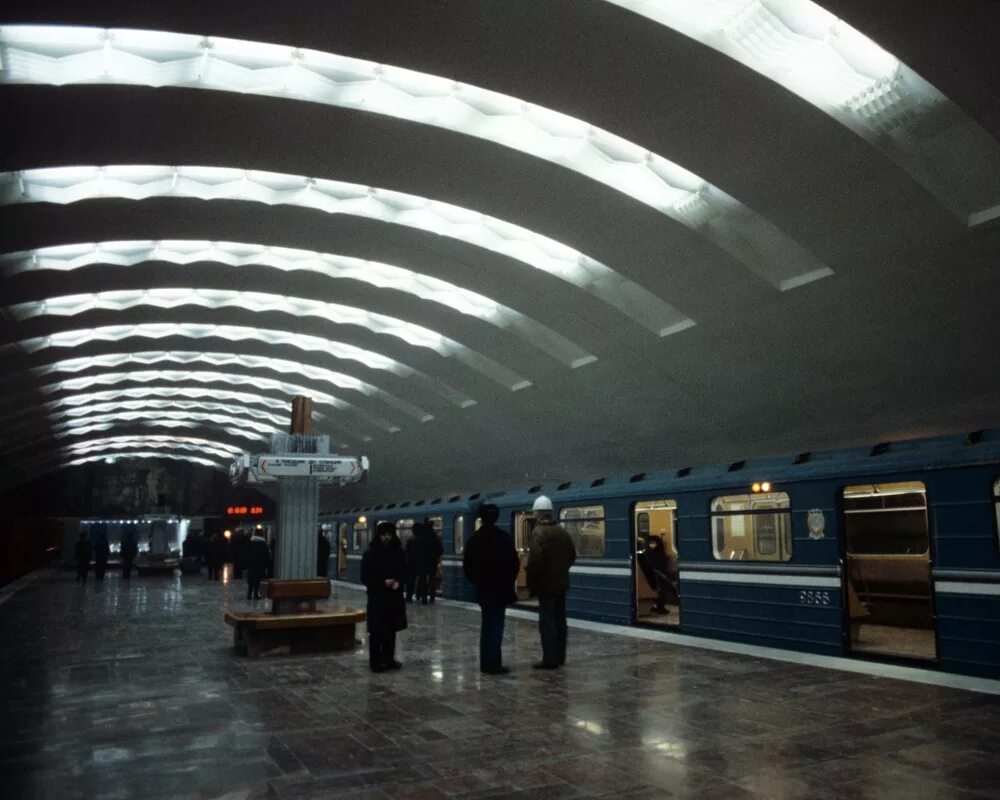 Метро новосибирск 2022. Метро новосибирск. Работа метрополитена в новосибирске. Станции метро новосибирск. Поезд метро.