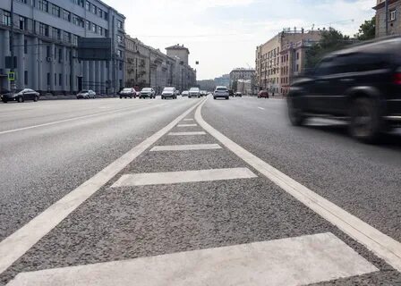 На половине дороги стояли сложенные