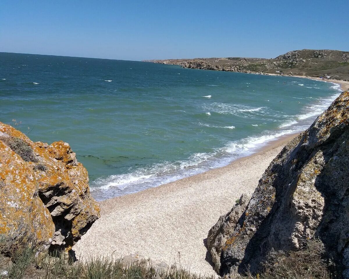 Крым азовское море. Генеральские пляжи Азовское море. Скала арка Генеральские пляжи. Генеральские пляжи на Азовском море в Крыму. Генеральские пляжи в Щелкино Крым.