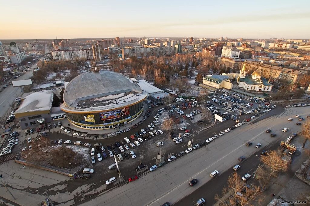 Нарымский сквер Новосибирск. Церковь Нарымский сквер Новосибирск. Церковь около цирка Новосибирск. Новосибирский цирк купить