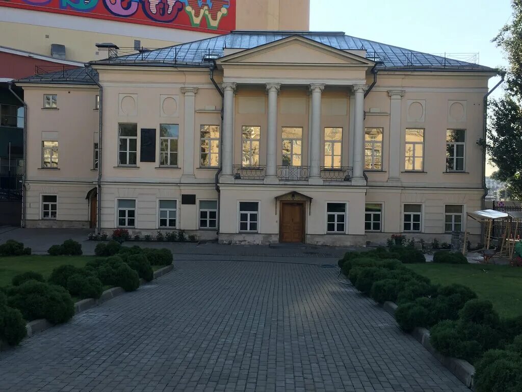 Покровка, 38с1. Главный дом москвы. Большая никитская 57/46. Столешников переулок 6 усадьба. Волховский переулок , дом 21 \ 5 строение 1 - городская усадьба матвеевых.