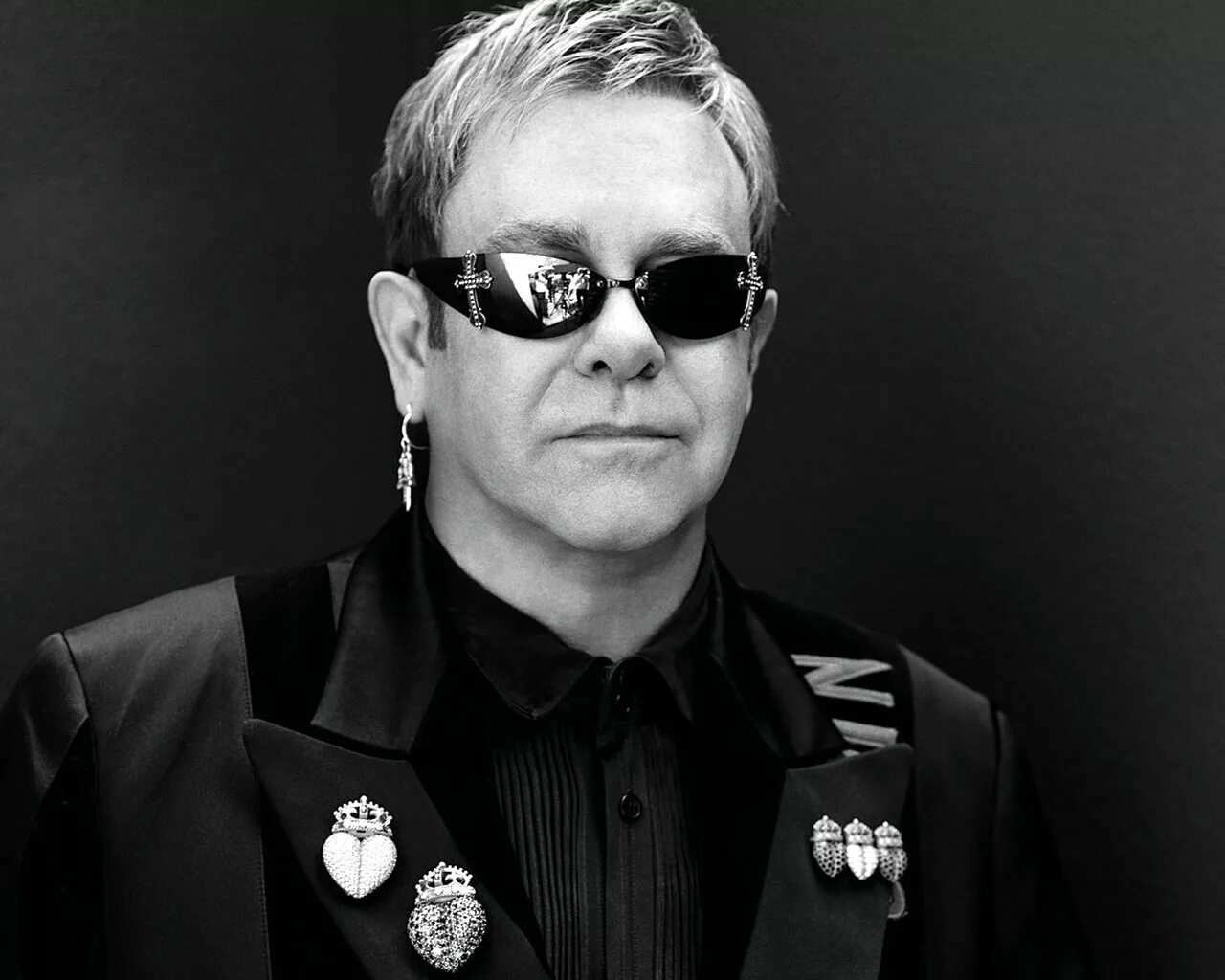 Elton john rock. Элтон Джон. Сэр Элтон Джон. Элтон Джон фото. Элтон Джон 1947.