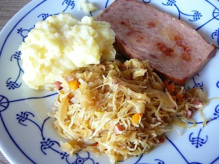 Зауэркраут. Немецкая капуста Sauerkraut. Немецкая квашеная капуста Sauerkraut. Кислая капуста зауэркраут. Тушеная квашеная капуста по немецки