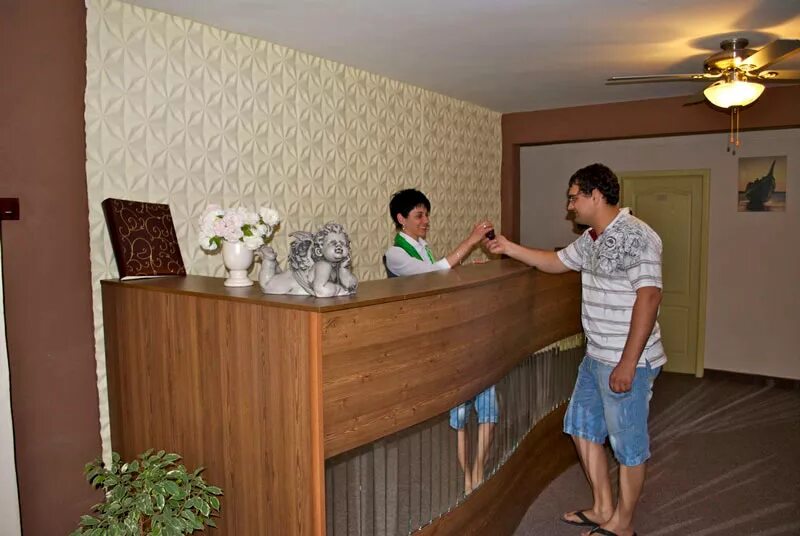 Happy hotel ялта. Happy отель. отель счастливый хотэль. Happy hotel. Happy light.