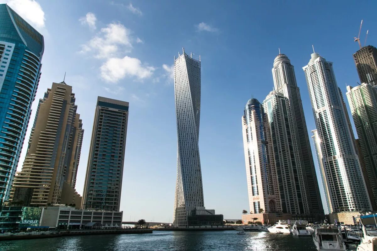 Дубай небоскребы. Инфинити Тауэр Дубай. Дубай товерс Дубай. Башня Забеля Дубай. Башня Кайан (Infinity Tower).