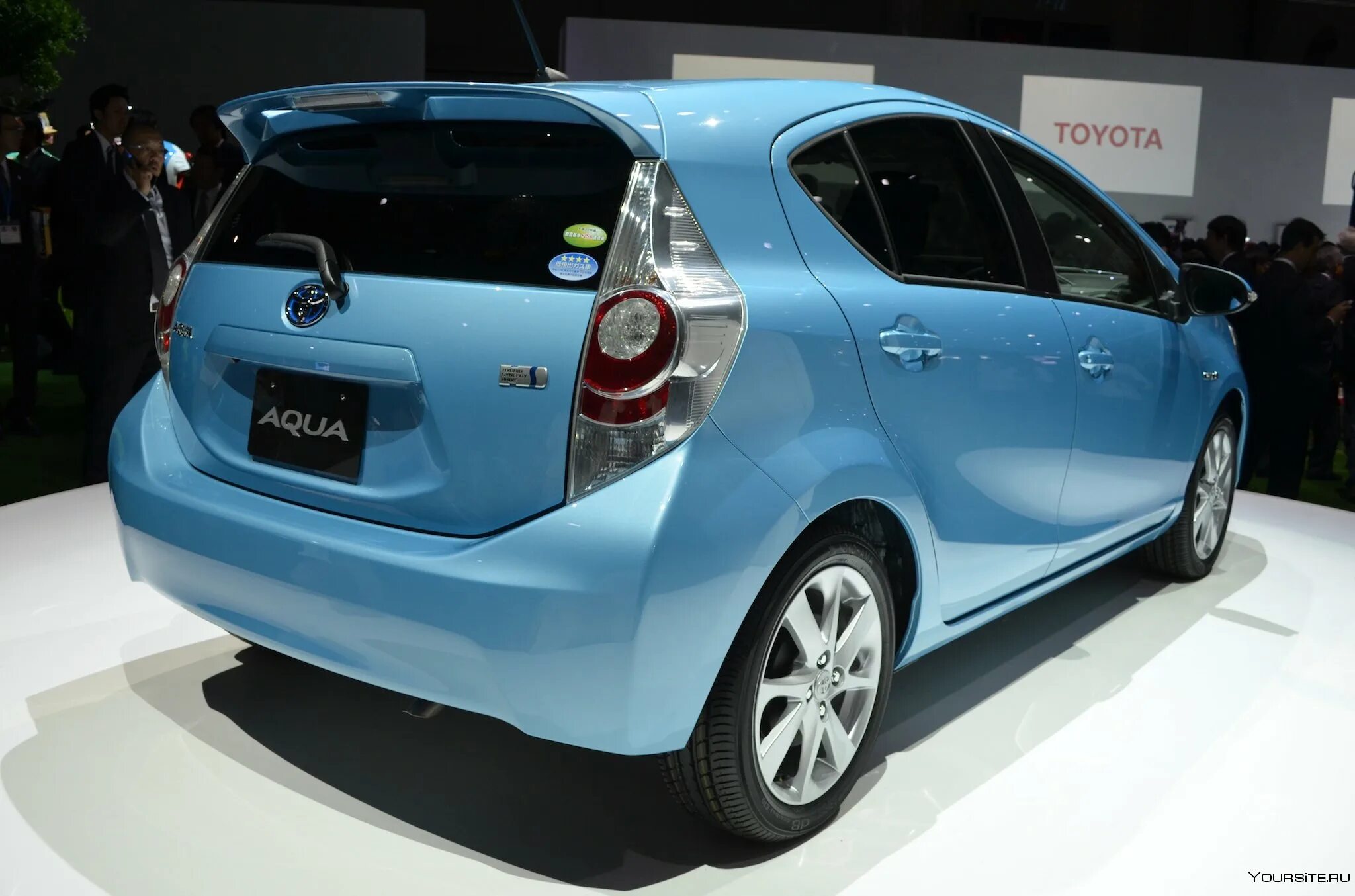 Тойота Аква гибрид 1.8. Toyota Aqua 2011. Тойота Приус Аква. Toyota Aqua Hybrid 2021.