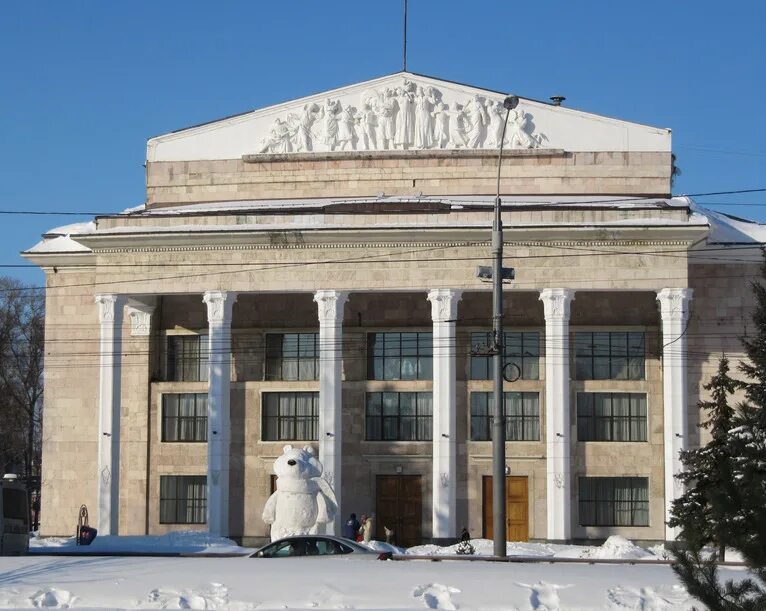 Дворец культуры Авиатор Рыбинск. ДК Авиатор Рыбинск зал. Бельэтаж Авиатор Рыбинск. Авиатор Рыбинск залы. Дк рыбинск сайт