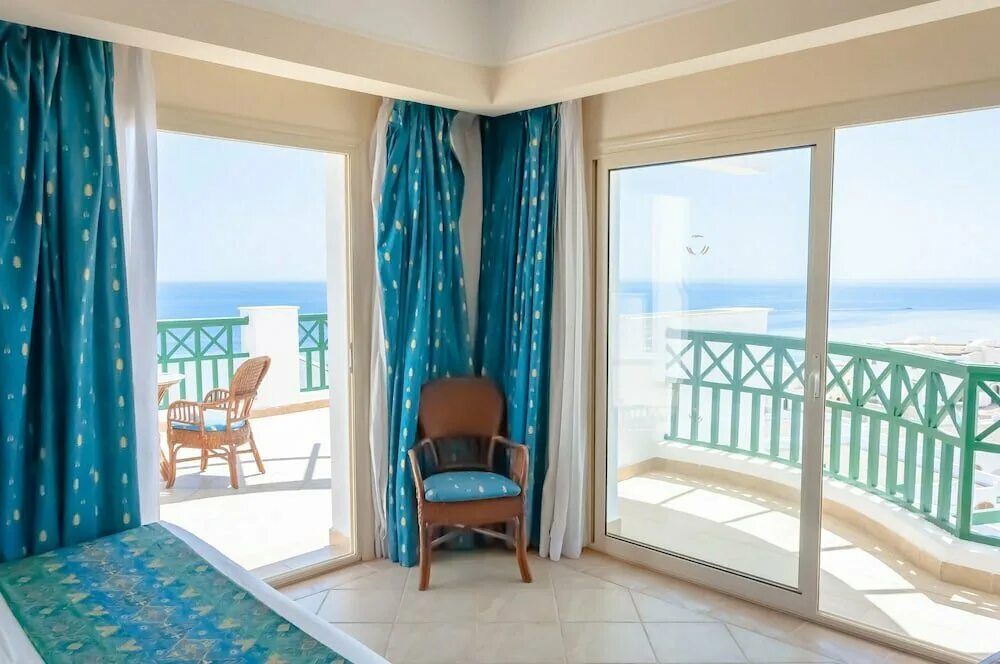 Корал Бич Резорт. Корал Бич Резорт Шарджа. Coral Beach Montazah 4 Шарм-Эль-Шейх. Корал Бич Шарджа. Coral beach hotel resort