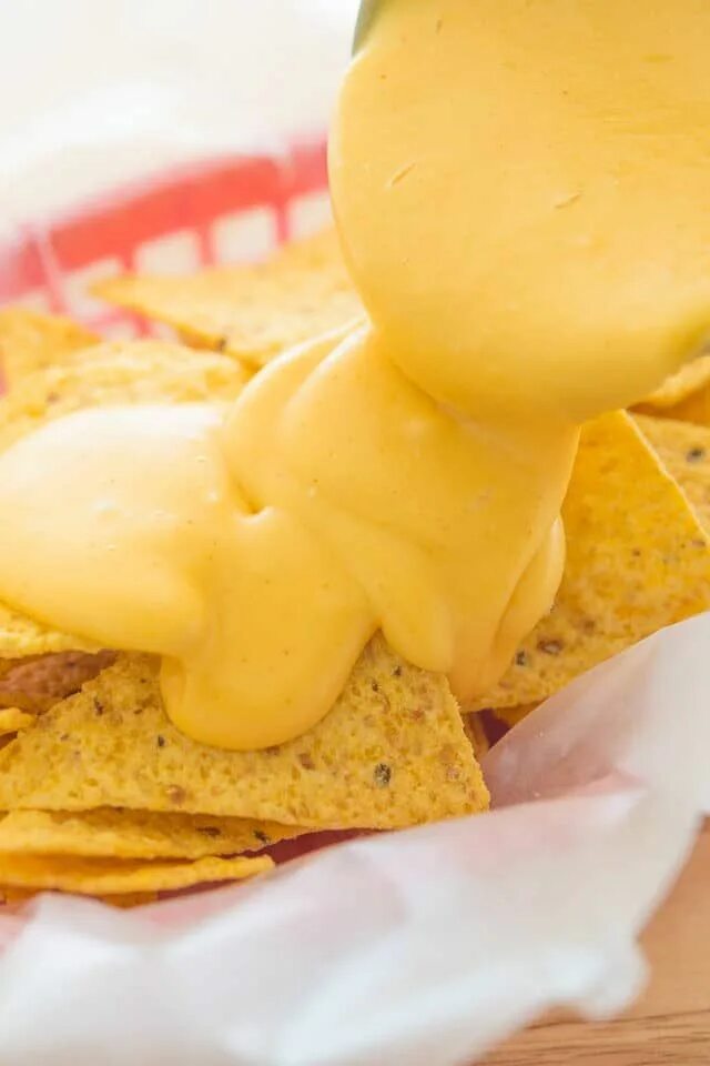 Nacho cheese. Мексиканские чипсы начос. Nacho cheese. Начос в армении. Сырный соус для начос.