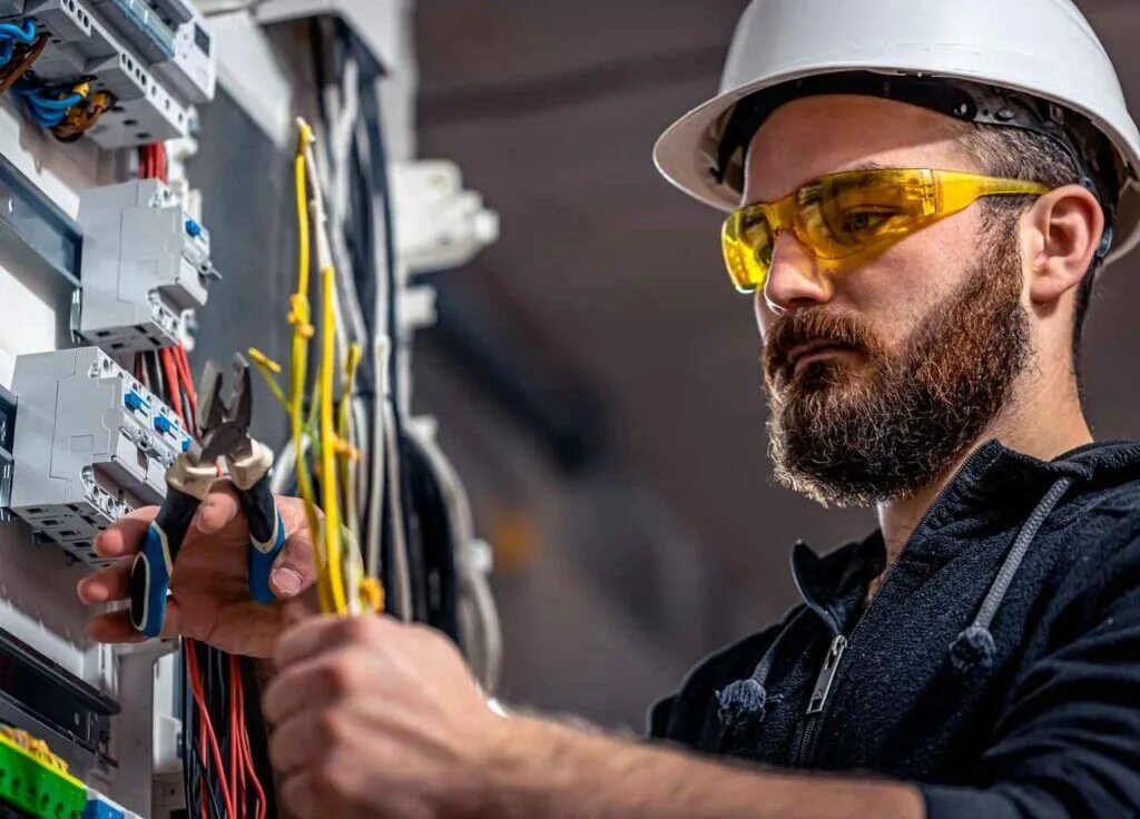 Офисный работник. Ненадлежащей подготовки материалов или подготовке материалов. Объём работ был исключён. Человек в стрессе. Человек на собеседовании.