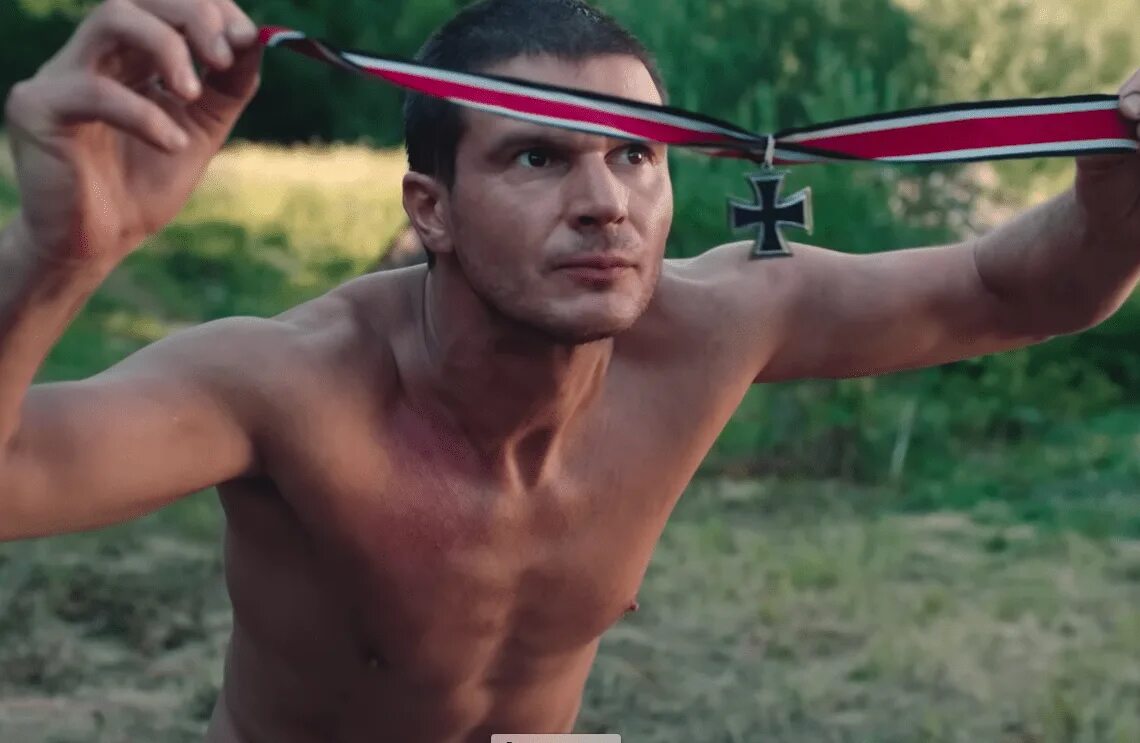 Фильм циркач 2020. Издевается над немцами циркач. Кино циркач про войну. Издевается над немцами циркач. Фильм циркач 2020 про войну актёры.