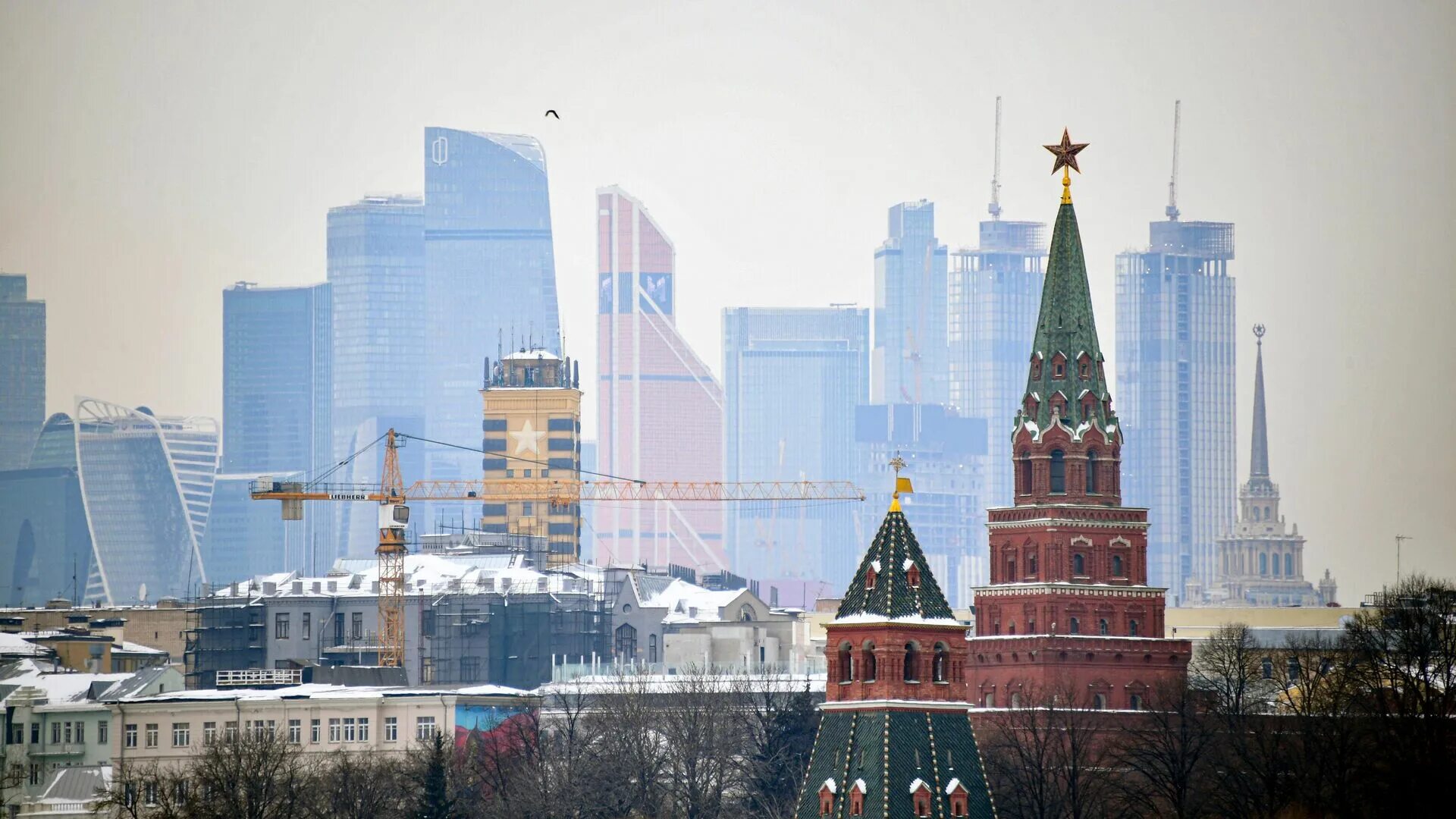 Россия порченная. Москва Сити и Кремль. Вид на Москву с Москва Сити. Кремль на фоне Москва Сити. Москва небоскребы Кремль.