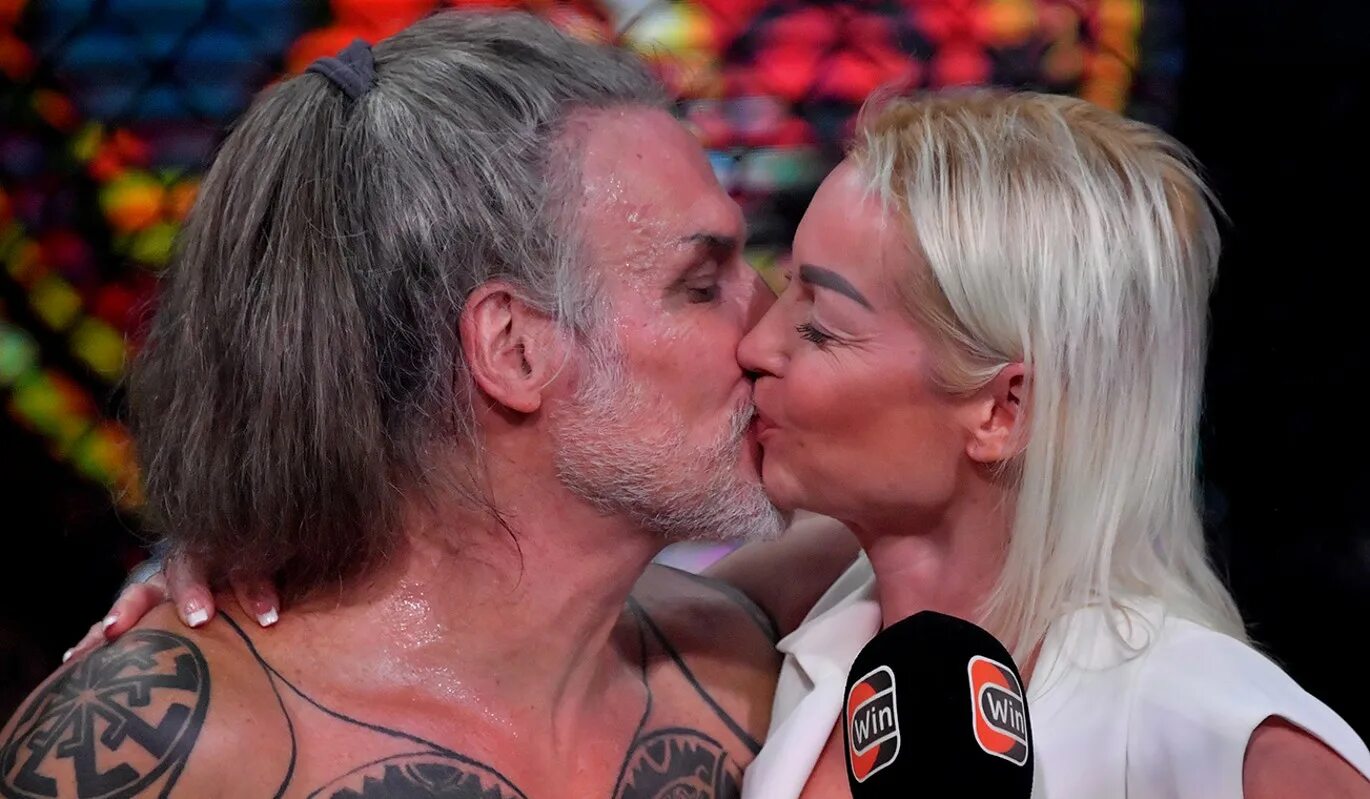 Танцы в кафе. Волочкова и джигурда. Джигурда и волочкова танец видео. Джигурда и волочкова танец видео. Волочкова танец.