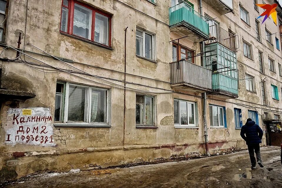 улица конорева курск. аварийный дом на улице. аварийный дом на улице. улица риты сергеевой 3 в златоусте. аварийный дом на улице.