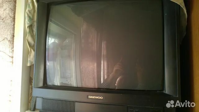 Авито саратов телевизоры купить. Телевизор LG старый кинескопный 23 System. ТВ кинескопные LG 2005 Г,В. Loewe телевизор кинескопный Nemos с подставкой. Део телевизор 2000 года цена.