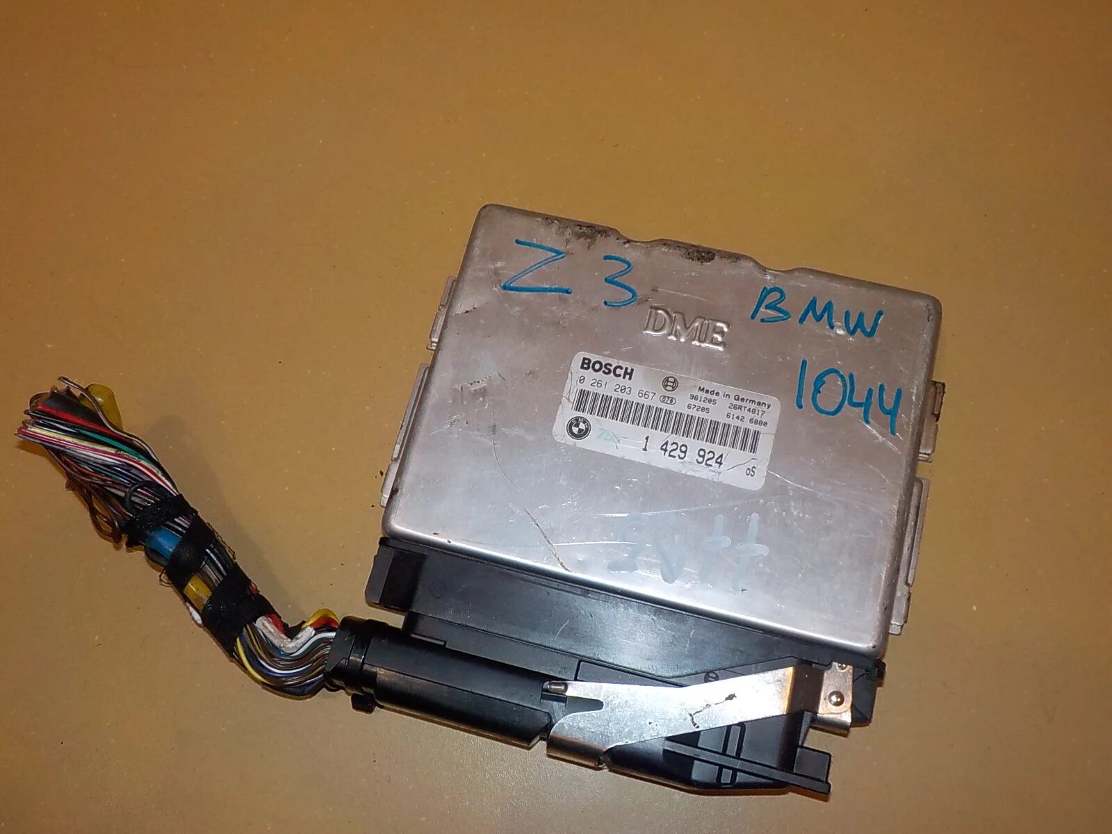 Блок управления двигателем киа сиид 2. 65272f блок управления. Найти блок управления двигателем. Блок управления двигателем бмв. Найти блок управления двигателем.