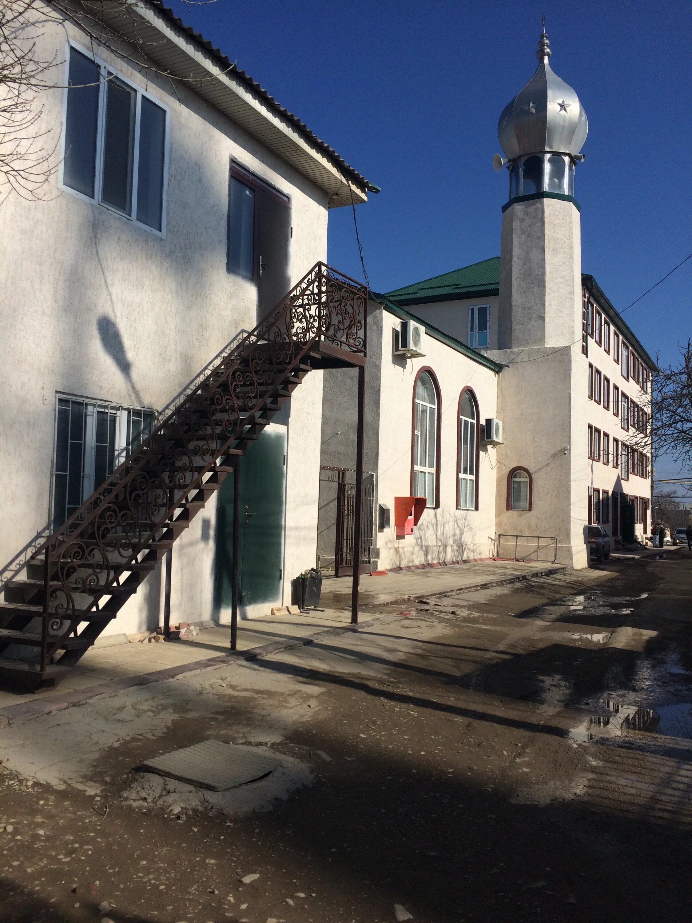 Восточная мечеть хасавюрт хасавюрт. Город хасавюрт бамовская мечеть. Мечеть в хасавюрте. Город хасавюрт бамовская мечеть. Имам джума мечети хасавюрт.