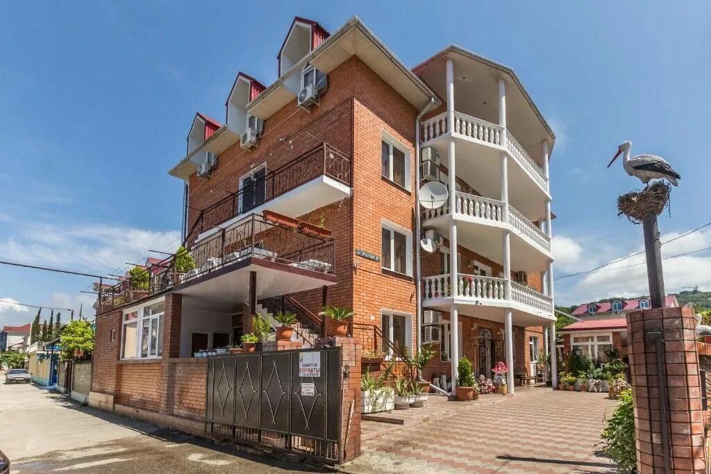 Гд рай адлер чкалова. Адлер ул просвещения 151 надежда. Иди сюда адлер гостевые. Адлер база отдыха 2* адлер, сочи. Уют адлер гостевой дом на просвещения.