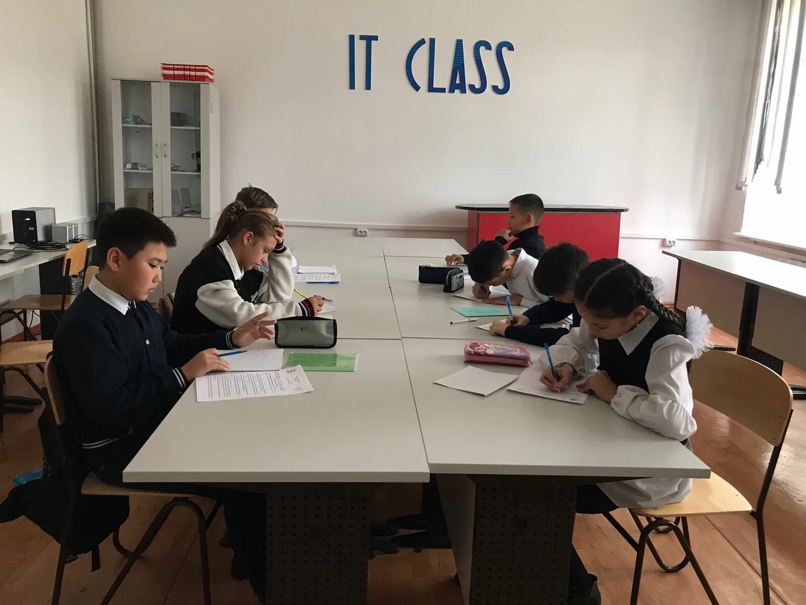 15 школа лицей астана. Выпускной 11 класс. Алтын эреже 9-класс. Алтын. Алтын деньги на руси.