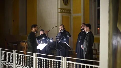 Несмотря на официальные славословия и торжественные молебны